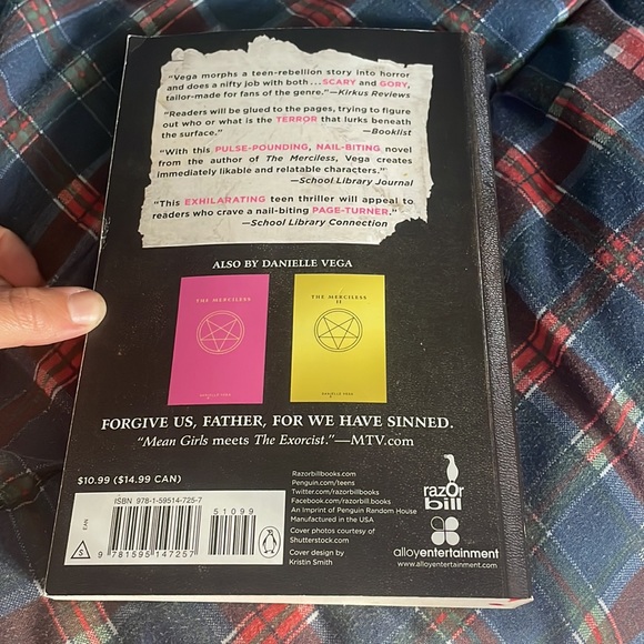 Danielle Vega book - Picture 2 of 4